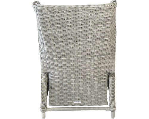 Vue arrière d''un fauteuil de jardin en osier clair