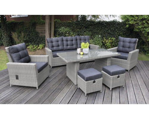 Ensemble de mobilier de jardin avec table, canapé, fauteuils et tabourets sur une terrasse