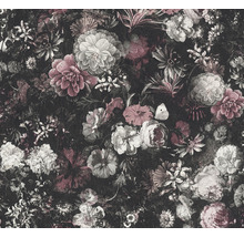 Tapete mit Blumenmuster auf dunklem Grund