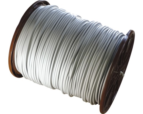 Weisse Elektroleitung auf einer Spule