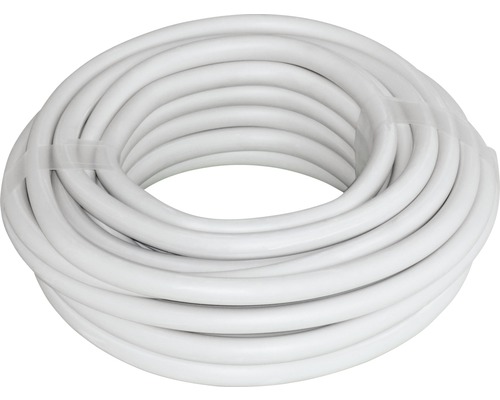 Weißer Wasserschlauch aufgerollt