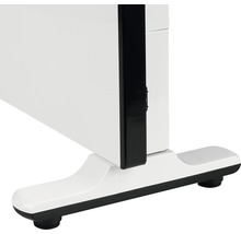 Vue détaillée du pied d''un radiateur blanc