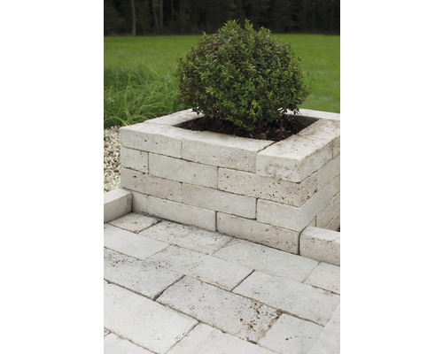 Jardinière en travertin et pavés