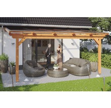 Terrasse en bois avec mobilier de salon et couple