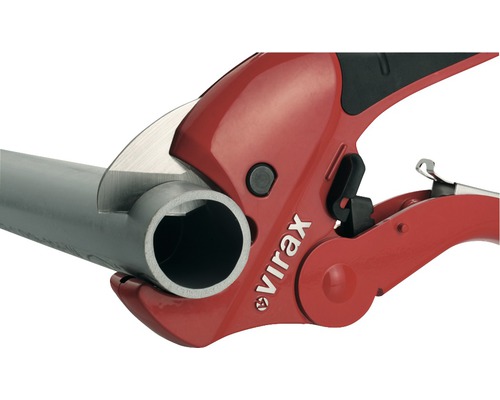 Coupe-tube coupant un tube