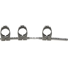 Drei Rohrschellen verbunden durch eine Messskala