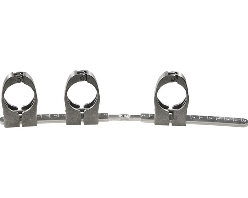 Drei Rohrschellen verbunden durch eine Messskala