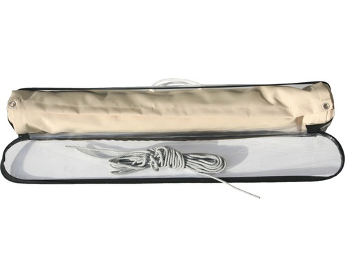 Store d''ombrage enroulé avec matériel de fixation dans un sac de transport