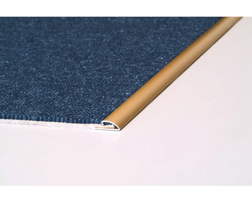 Vue détaillée d''un bord de tapis avec profilé de transition