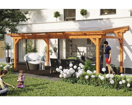 Toiture pour terrasses Skanholz Sanremo 648 x 250 cm, chêne clair Terrasse avec toit en bois, mobilier de jardin et plantes décoratives pour un espace extérieur lumineux et accueillant.