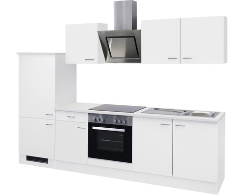 Cuisine équipée avec évier, cuisinière, four, hotte et armoires blanches