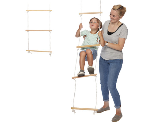 Enfant sur échelle de corde avec sa mère pour plus de sécurité