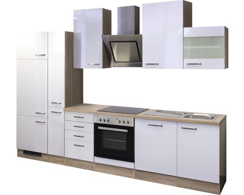 Einbauküche mit Hochschränken, Hängeschränken, Dunstabzugshaube, Spüle und Kochfeld