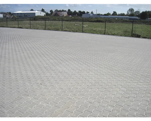 Bodenfläche mit Betonpflastersteinen