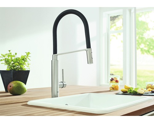 Évier de cuisine avec robinet et bec pivotant