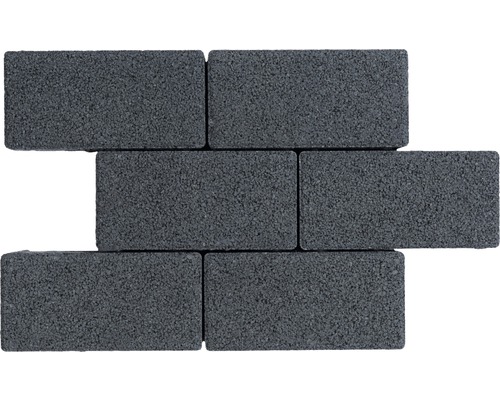 Graue Pflastersteine im Mauerverband