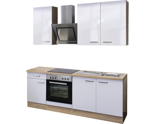 Cuisine équipée avec évier, cuisinière, four, hotte aspirante et armoires murales