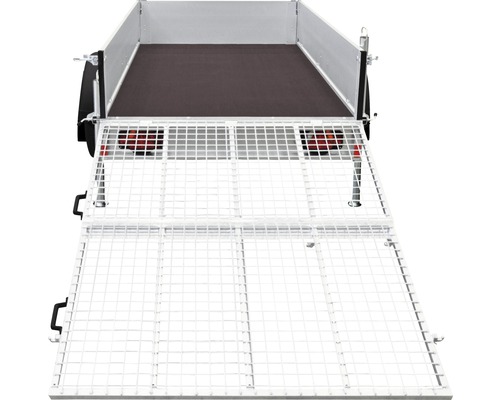 Vue arrière d''une remorque avec rampe grillagée