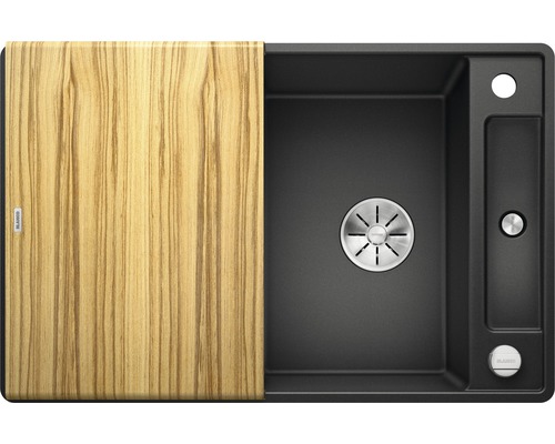 Spüle mit Holzschneidebrett