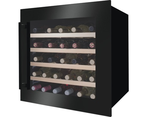 Cave à vin avec façade en verre et plusieurs étagères à vin