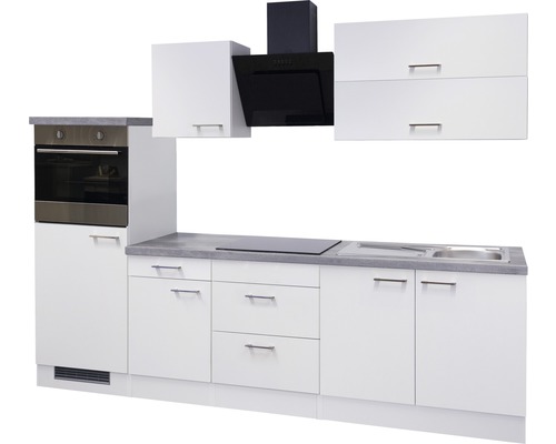 Küchenzeile mit Spüle, Herd, Backofen, Dunstabzugshaube und weißen Schränken