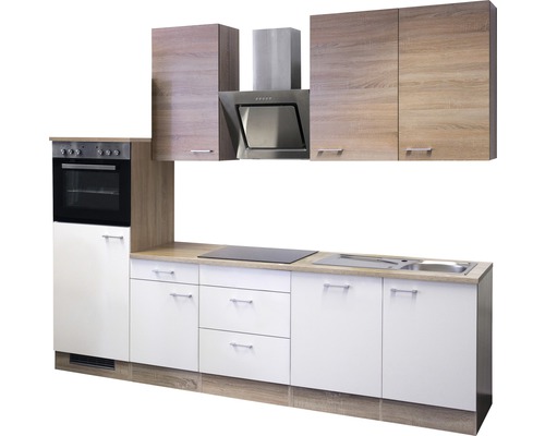 Einbauküche mit Ober- und Unterschränken, Spüle, Herd und Dunstabzugshaube.