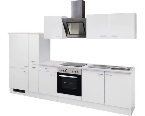 Cuisine blanche avec hotte aspirante et appareils électriques