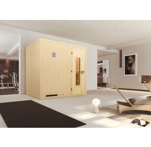 Sauna aus Holz im Innenbereich mit angrenzendem Badezimmer und Fitnessraum