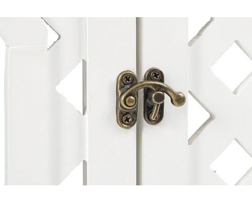 Vue détaillée d''un paravent blanc avec une fermeture décorative