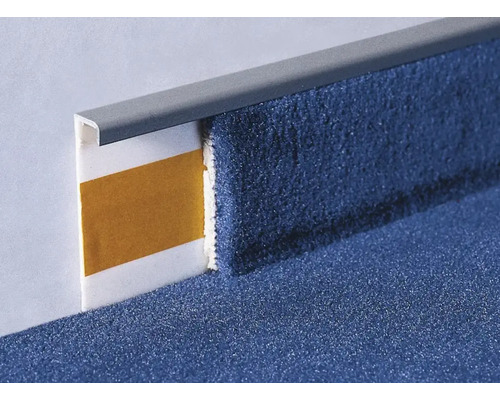 Sockelleiste mit Teppichboden auf Klebeband