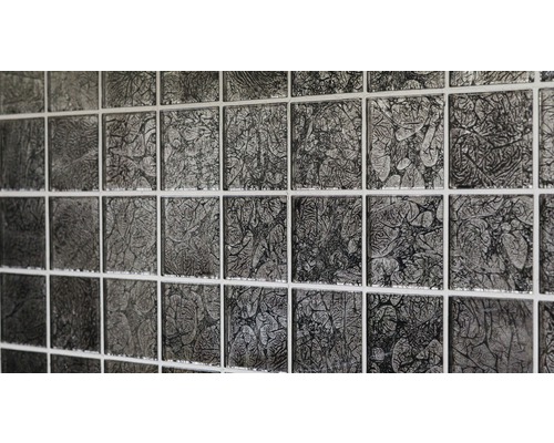 Nahaufnahme von Mosaikfliesen mit abstraktem Muster