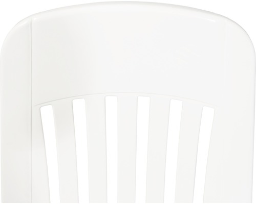 Gros plan sur le dossier d''une chaise en plastique