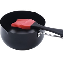 Casserole à fondre noire avec pinceau en silicone