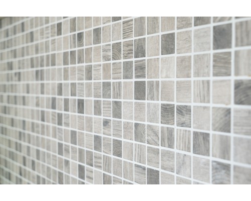 Carreaux de mosaïque imitation bois sur le mur
