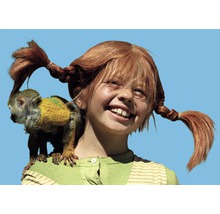 Portrait d''une jeune fille avec des tresses et un singe sur l''épaule