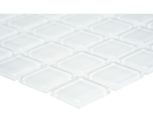 Mosaïque en verre avec des pierres en forme de losange