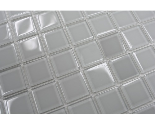 Mosaïque en verre avec éléments carrés