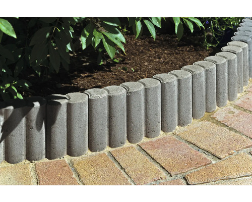 Gartenlandschaft mit Rasenkantensteinen aus Beton