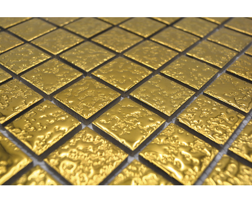 Nahaufnahme von Mosaikfliesen mit unebener Oberfläche