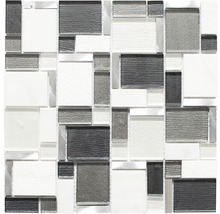 Mosaïque avec des éléments en verre et métal de différentes tailles