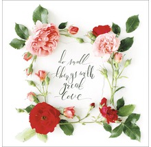 Arrangement décoratif avec des fleurs de roses et l''inscription ''Faites de petites choses avec beaucoup d''amour''.