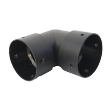 Raccord coudé pour tuyau en plastique noir avec un angle de 90 degrés