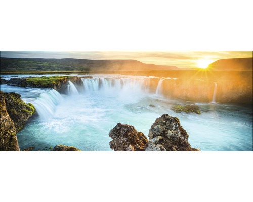 Paysage de cascade au lever du soleil