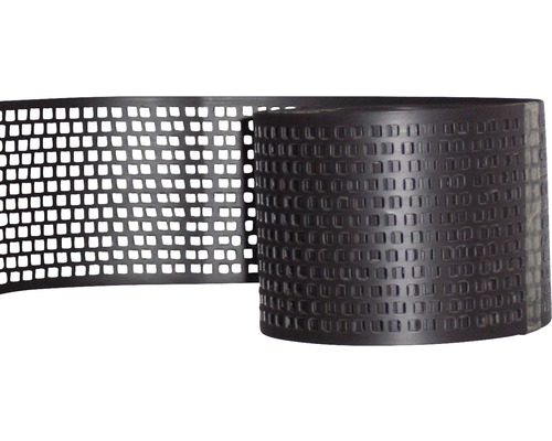 Schlauchschelle aus Kunststoff mit quadratischen Öffnungen