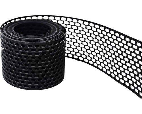 Bande perforée en plastique enroulée