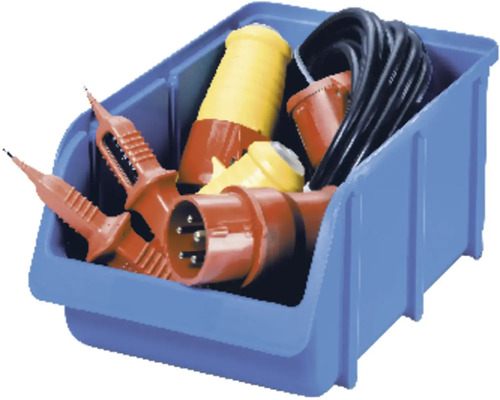 Blaue Lagerbox gefüllt mit elektrischen Steckverbindern und einem Kabel