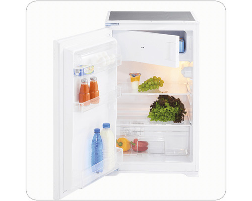 Réfrigérateur ouvert avec des aliments