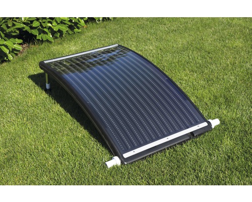 Capteur solaire pour chauffage de piscine sur pelouse