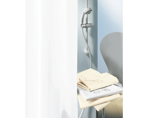 Douche avec barre de douche, pile d''échantillons de couleur