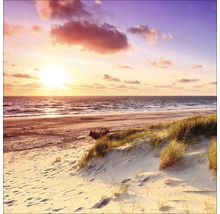 Sonnenuntergang am Strand mit Sanddünen und Meer